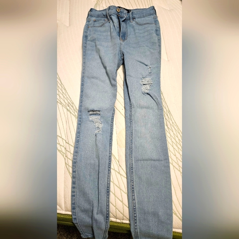 Hollister NWOT Ultra High Rise Super Skinny Soft Stretch 00S/23S
